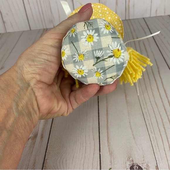 🚫SOLD🚫Spring Gnome Girl Yellow Daisy Shelf Sitter Tiered Tray Decor Easter - Picture 11 of 13